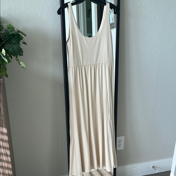 Dresses & Skirts - Sleeveless Cream Maxi Dress